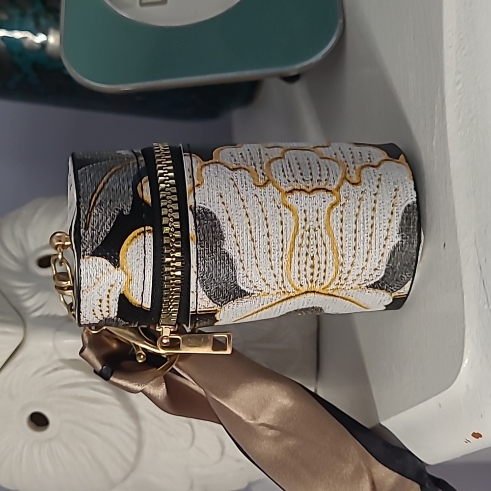 Lipstick essential keychain bucket